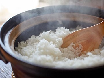 はちみつ、サラダ油にマヨネーズ!?ふっくら甘いご飯にする意外なお米の炊き方