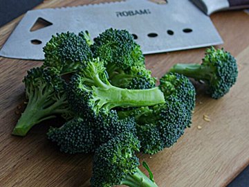 冷蔵庫にブロッコリーがあったら作らなきゃもったいない!驚くほど簡単で絶品おかず