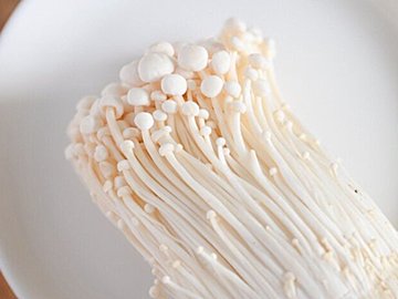 【旬食材】えのきだけの石づき切り落として保存している?正しい保存方法&メイン食材えのきだけで作れるレシピ2選