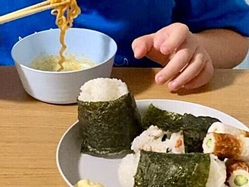 シンプルなごはんも楽しく食べればご馳走に!「おにぎりパーティー」やってみない?