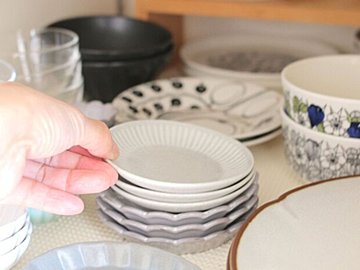 【収納】片づけが苦手でも大丈夫!増えてしまう食器をすっきり収納するコツ