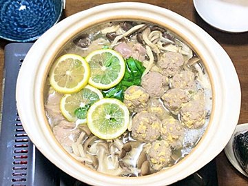 困ったらお鍋!レモン香る肉団子×塩にんにくの鮮やかレモン鍋レシピ|女子会にも
