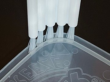 【ダイソー】水筒のフタの内側が洗いにくい問題を一発解決!細かい溝やカーブの部分にもしっかりとブラシが入り込んでくれる優秀ブラシ