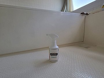 スプレーして流すだけ!暑い季節の救世主的な浴室掃除アイテム