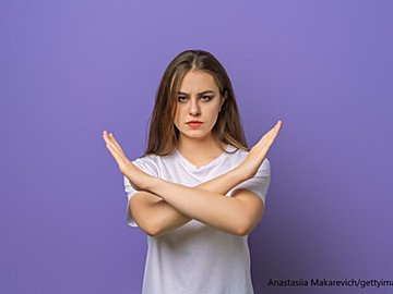 そのトレンド……じつはもう終わっています!取り残された40代がやりがちな夏コーデ