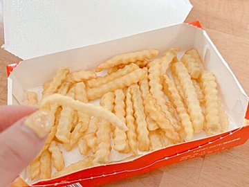 【業務スーパー】箱ごとレンチンであつあつポテト完成!アレンジしやすいうれしいシンプル素材