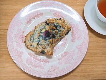 ホットケーキミックスで簡単!【ブルーベリーとクリームチーズのスコーン】のつくり方