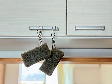 古いキッチンスポンジはそのまま捨てないで!暮らしのプロの再活用術3選