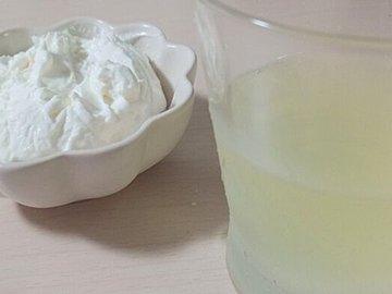 「ヨーグルトの汁」はそのまま捨てないで!驚くほどおいしいドレッシングの作りかた2種