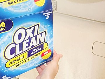 頑固な黒ずみもスッキリ!オキシクリーンで浴室床をピカピカにする方法