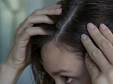 抜け毛が増えたり、代謝が低下するリスクも!?じつは不足すると怖い栄養素って?