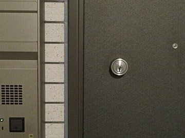 予期せぬ来客に備えたい!家に住む人が見落とす玄関汚れの対処法