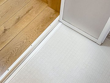 お風呂のドアの汚れをラクして確実に落とす!誰でもできるお風呂のドア掃除術