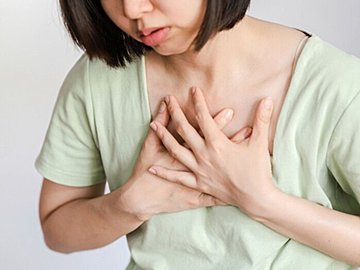 夜間や早朝の胸の痛み「心筋梗塞」の前兆かも?見逃してはいけない症状やなりやすい人の特徴とは