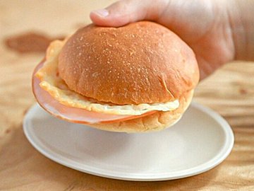 【成城石井】パン屋さんのクオリティ!子どもから大人までOK♪マスカルポーネのバターロール&サンドイッチアレンジ3選