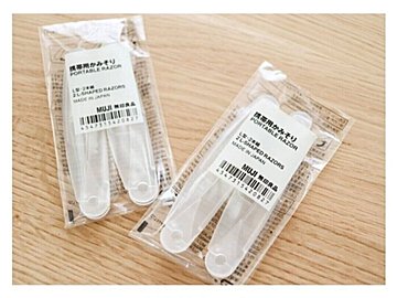 かれこれもう何年もずっと愛用!【無印良品】持ち運びも便利な「携帯用かみそり」のご紹介
