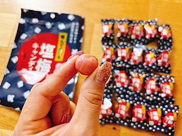 【カルディ】熱中症対策に!甘酸っぱさが癖になる「梅おやつ」3選を食べ比べ