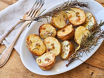 人気の「新じゃが」レシピ10選!作り置きやおつまみまで