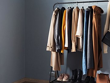 【GU】モノトーンのシャツは変化球であか抜ける!40代にぴったりの着こなし方