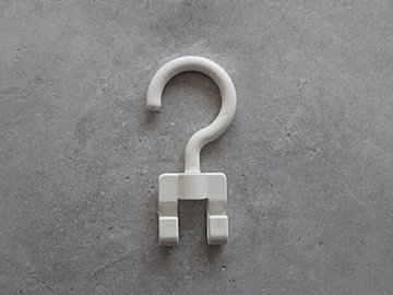 【セリア】簡単に壁掛け収納が叶う!セリアの「ワイヤーネット用ハンガー」で小物収納がはかどる