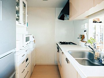 YouTube総再生回数1億回突破!古堅純子さんのリビング収納&キッチン