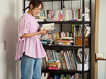 山本ゆりさんが読んできた本、今読んでる本。ファンの多いレシピの秘密は、本棚を見ればわかる?