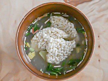 【カルディ】ストックしておくと冬の食卓で大活躍!湯を注ぐだけで完成するよ!マニアおすすめの「即席スープ」3選