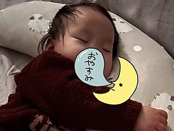 1歳の息子が抱き枕をママと勘違い!ぎゅっと抱きついて眠る姿に2.3万人が「かわいすぎる」「手と足がたまらない!」と悶絶