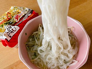 【業務スーパー】お湯をかけるだけ!?本場ベトナム料理が簡単にできる神商品見つけた!