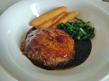 洋食店のハンバーグ!?【ウエルシア】PBのハンバーグが肉厚ジューシーで凄かった!