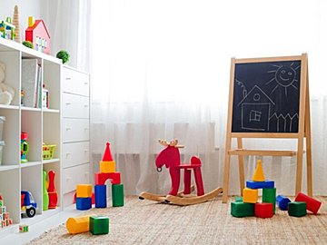 みんなが帰ったあとの遊び場で一人スヤスヤと眠る息子。その姿に「可愛すぎる」「大物になる予感」の声