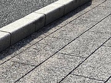 1歳の鉄ヲタ息子が道端で見つけた「電車」!素晴らしい発想と感性に、「センスいい」「もう電車にしか見えない」と2.3万人が感動