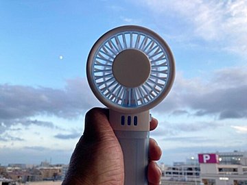 これで110円は買わないと損!【ダイソー】「暑さもリフレッシュ」ハンディファンとセットで使いたいおすすめグッズ