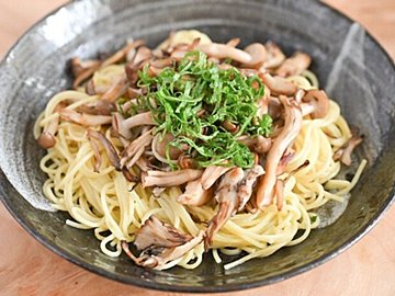 【カルディ】大葉のさわやかなクリームパスタを堪能!&肉・魚なしでもおいしい♪旨味たっぷりレシピ付き