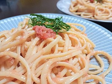 一度食べたらふつうの明太パスタに戻れなくなるかも…!入れるとやみつきになる調味料とは?