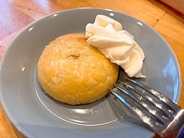 【業務スーパー】1つ86円!?家で焼き立てが食べられる幸せ!新作「あっぷるぱい」が超高コスパ