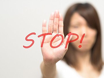 知らずにつぶやいていたら今すぐやめて!自分の金運を下げてしまう危険な習慣5選【Dr.コパの風水解説】