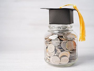現役大学生・大学院生の2人に1人が借りている!“奨学金”を借りたらど~なるの?