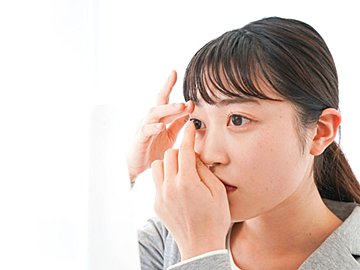 気づいたときには失明の危機⁉眼科医が教えるコンタクトレンズをつけたまま寝てはいけない理由