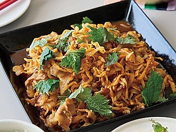 いつもの材料をちょっぴりアレンジ!豚肉と切り干し大根のキムチ炒めとハニーしょうゆからあげチキンのレシピ