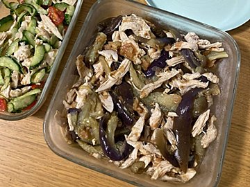 【レシピ付】皮と肉は「分けて調理」が正解!鶏むね肉1枚で作る副菜2選