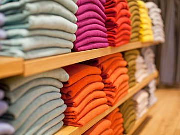 【GU】キレイ色ニットはワントーンコーデでまとめる!40代にオススメの色は?