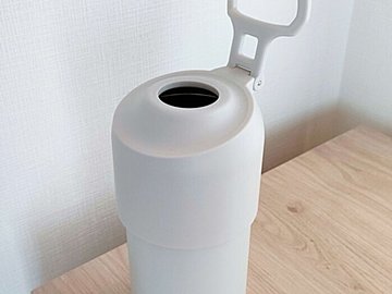 「バッグの中にも入れやすい!」「折り畳めるのが便利」進化したニトリのペットボトルホルダーが手放せない