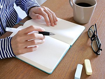 貯め上手な人は書くことが好き。資産1,000万以上の人がやってる「書くと貯まる」理由