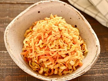 【レシピ】蒸し暑い日のお弁当にも!米酢を使ったさっぱり漬物3選
