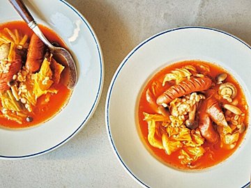 忙しい日はスープとごはんで完了!お肉や野菜をたくさん使った栄養満点スープレシピ4選