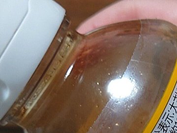 ソースのラベルで喜びの大発見をした4歳娘「もう1本もらえる?」かわいすぎる発想に「元気もらえる」の声