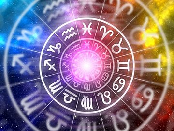 【12星座占い】2025年の運気は?元気、やる気をアゲるアドバイスをお届け!