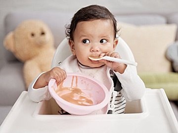「食パンでテーブルを拭かないよ!」子育て中に発した”人生で一回も言ったことがない”フレーズに共感の嵐