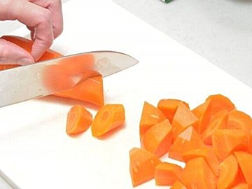 じつは間違えている人が多い!?野菜の「乱切り」は乱雑に切るわけじゃない!切りかたのコツと目的を野菜ソムリエが解説